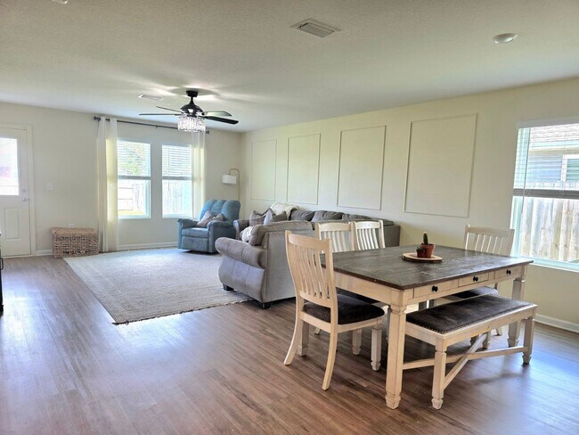 Building Photo - 4639 Carlstrom Ln