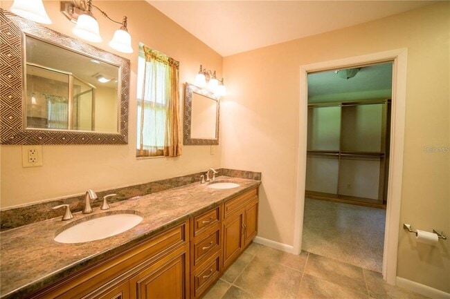 Building Photo - 1009 NW 39th Dr