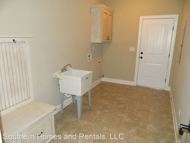 Building Photo - 4 br, 3 bath House - 4001 Stowe Drive