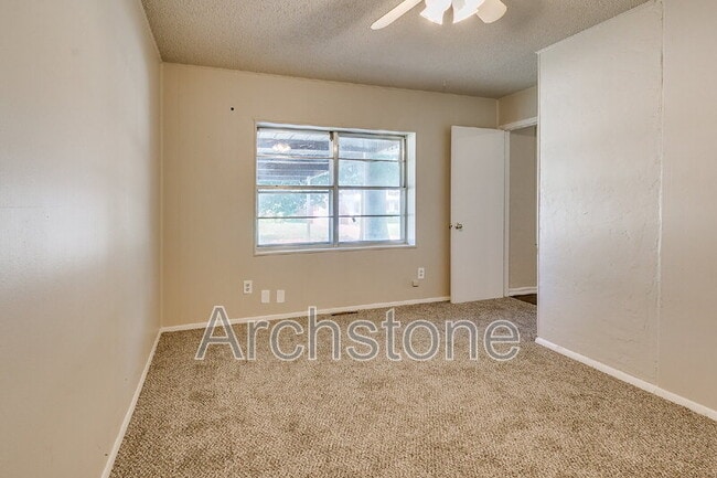 Building Photo - 724 General Senter Dr