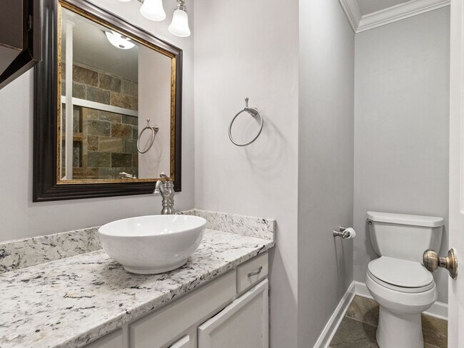 Building Photo - 1st Floor unit in Fourth Ward