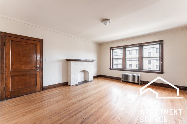 Building Photo - 1942 Grove Ave