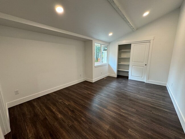 Building Photo - 10054 SW 35th Ave