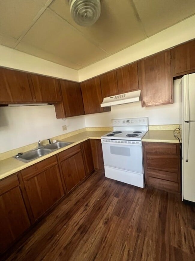 Building Photo - 2 Bedroom 1 Bathroom 4 Plex