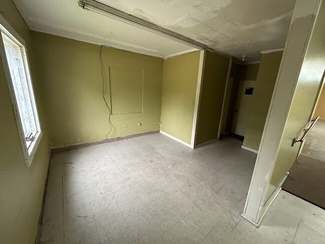 Building Photo - 110 W 21st Ave