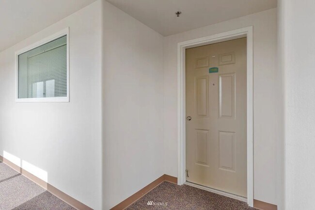 Building Photo - Stunning 11th-Floor Condo with Breathtaking Views | Secure Building & Central AC