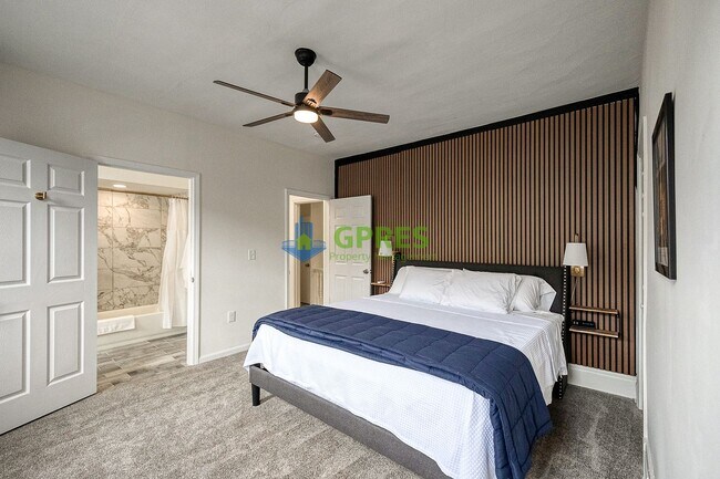 Building Photo - Furnished Elegant 3-Bedroom, 2.5 Bath Home with Hardwood Floors & Central A/C