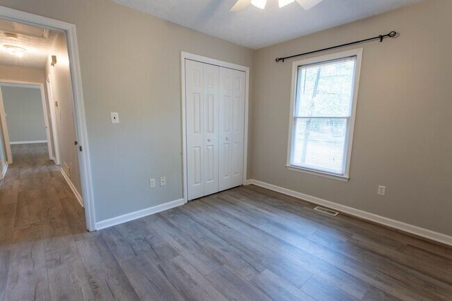 Building Photo - 321 Oak Meadows Dr