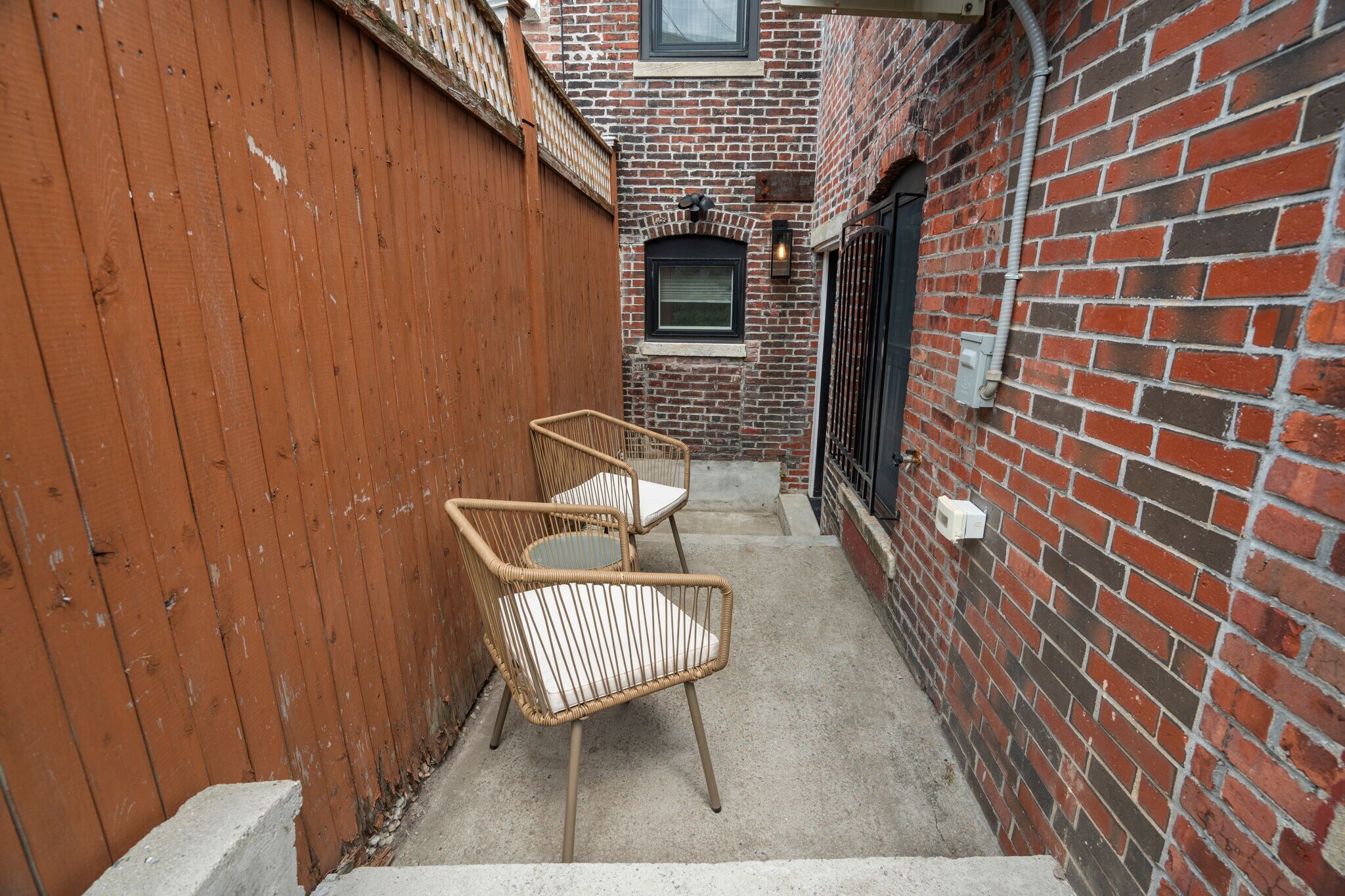 Building Photo - 510 Medford St