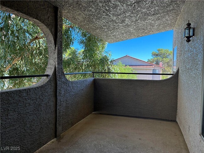 Building Photo - 701 Capri Dr