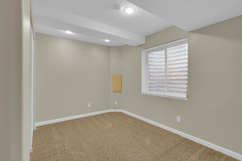 Building Photo - 16245 E Phillips Dr