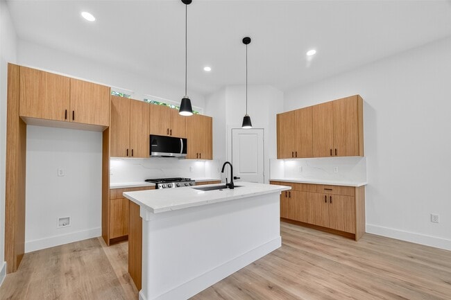 Building Photo - 3315 Nettleton St