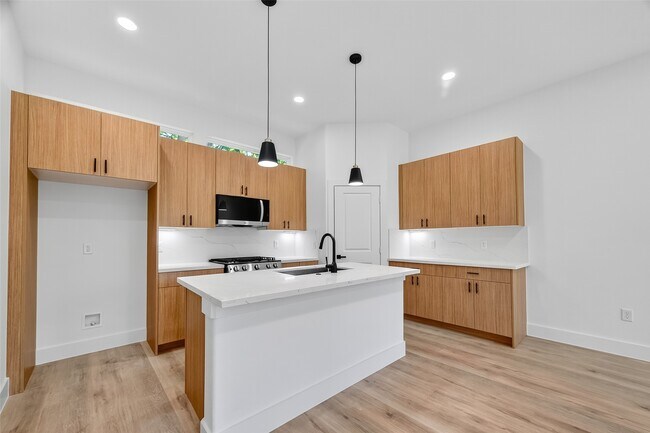 Building Photo - 3319 Nettleton St