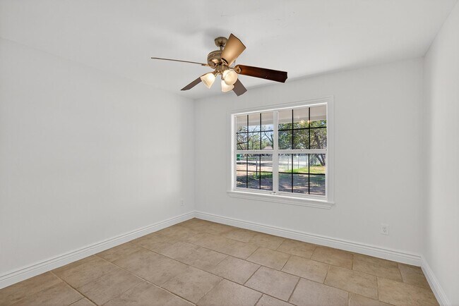 Building Photo - 670 Woodland Acres Dr