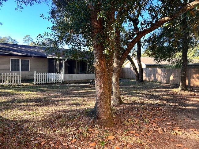 Building Photo - 426 Larkspur Ct