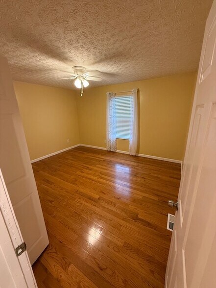 Building Photo - 3221 Kings Realm Ave