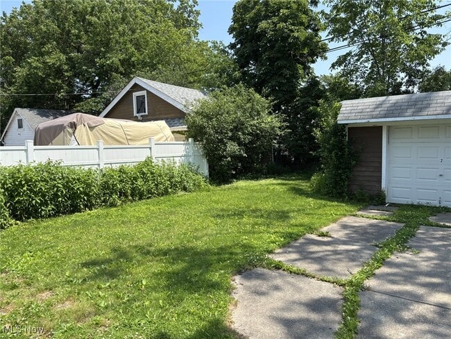 Building Photo - 1481 Robinwood Ave