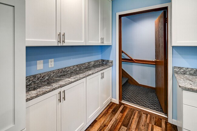 Building Photo - Broadway Drive - Sun Prairie