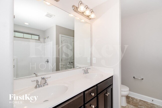 Building Photo - 5601 Marblehead Dr