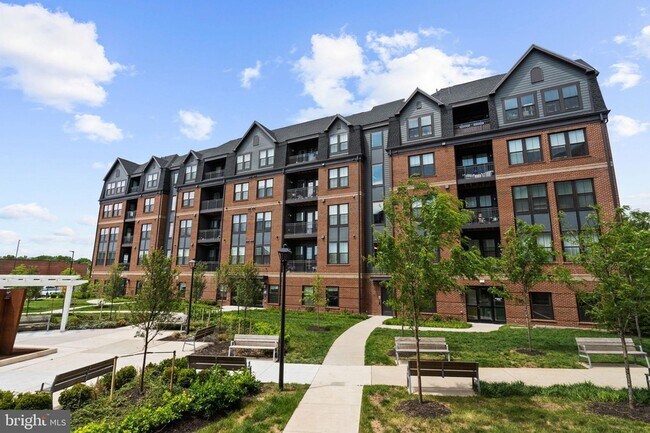 Building Photo - 3925 Fair Ridge Dr