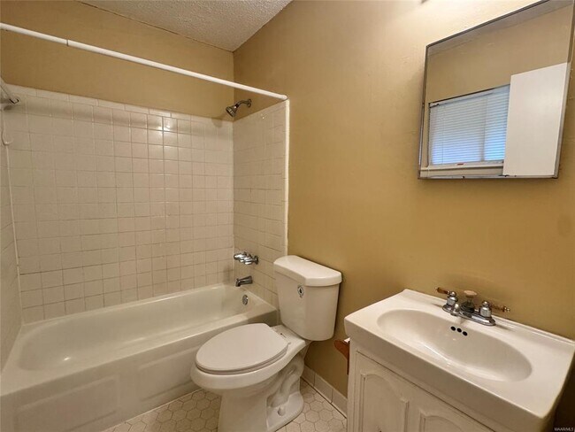 Building Photo - 429 Fieldbrook Dr