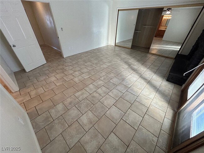 Building Photo - 113 Cedar St