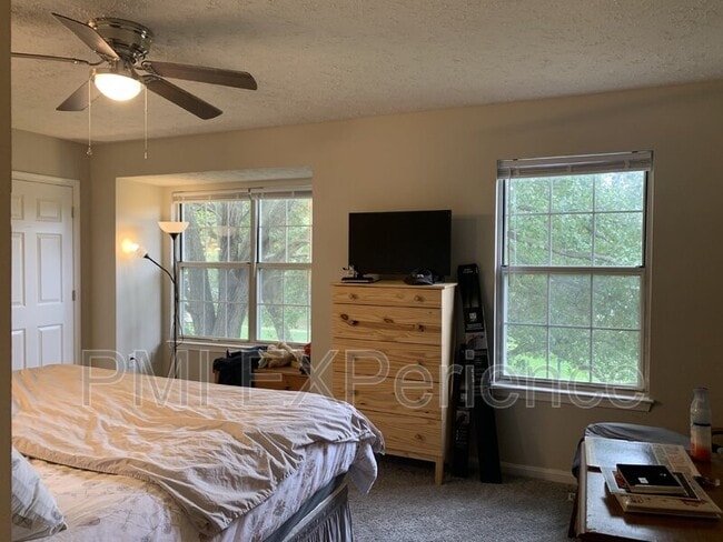 Building Photo - 6094 Red Squirrel Pl