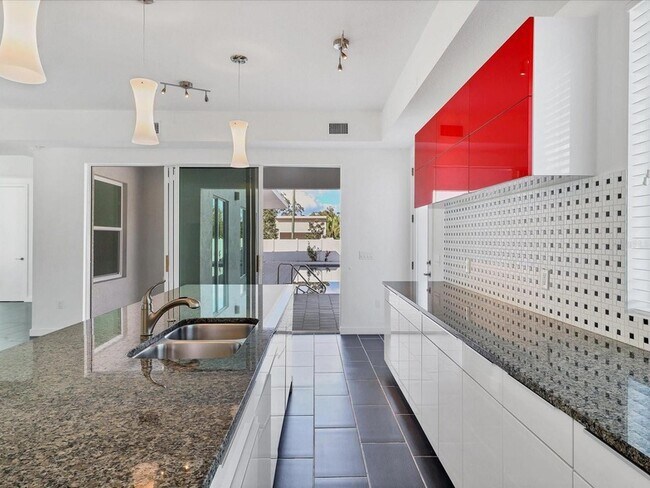 Building Photo - 4524 Riverwood Ave