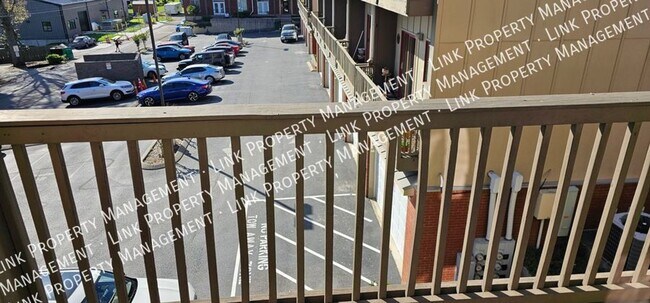 Building Photo - 863 Flynn St