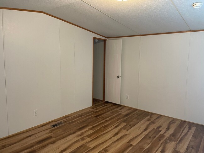 Building Photo - 809 Magnolia Dr