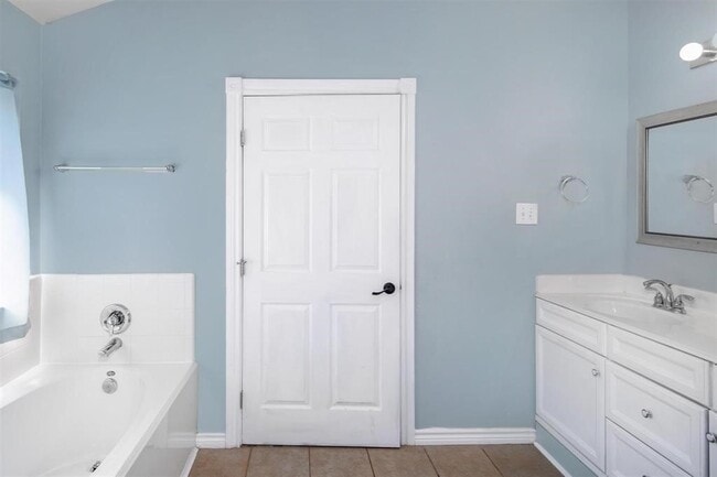 Building Photo - 405 Magnolia Estates Dr