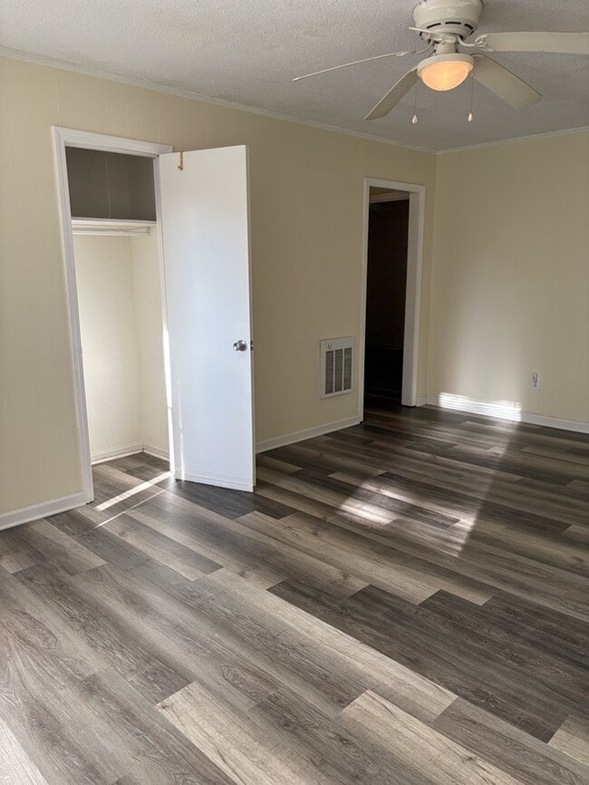 Building Photo - 45 Elm St