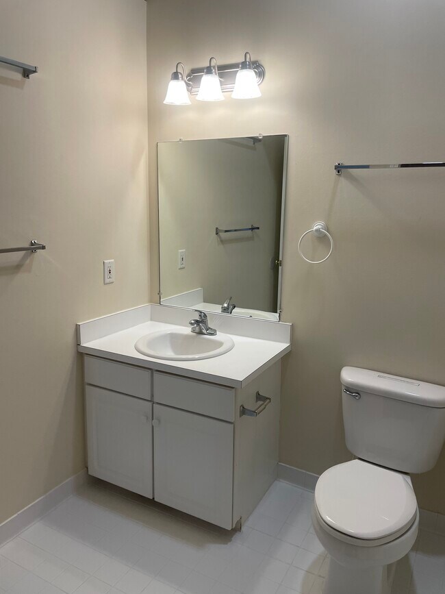 Building Photo - 1727 Andover Blvd