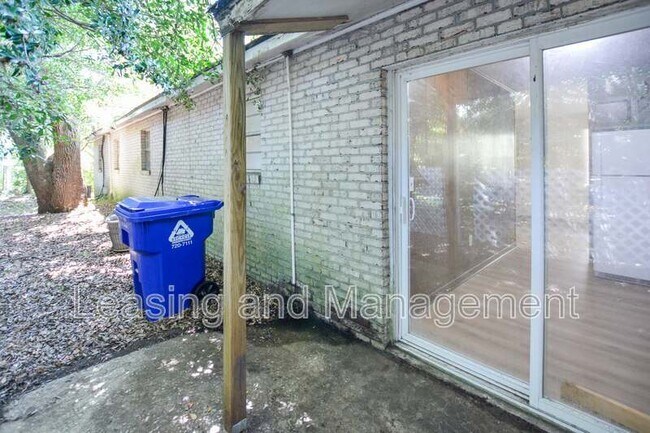 Building Photo - 1611 Jessamine Rd