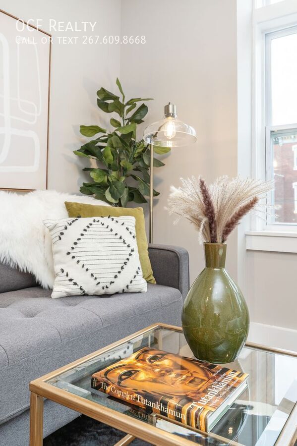 Building Photo - 2825 W Girard Ave