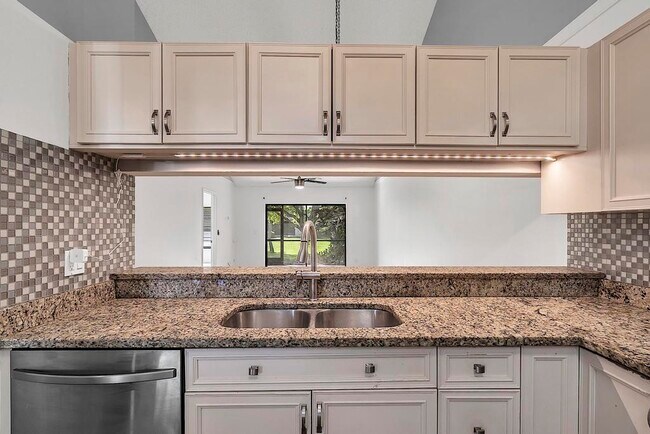 Building Photo - 416 Buttonwood Pl