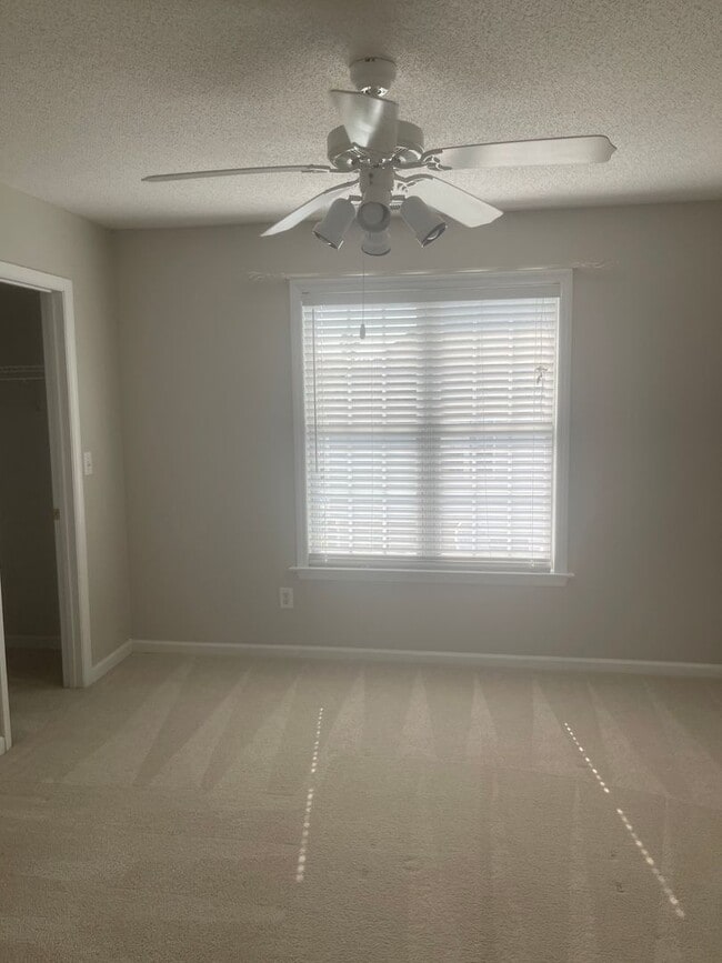 Building Photo - Raleigh Residence In Hedingham Scenic Golf...