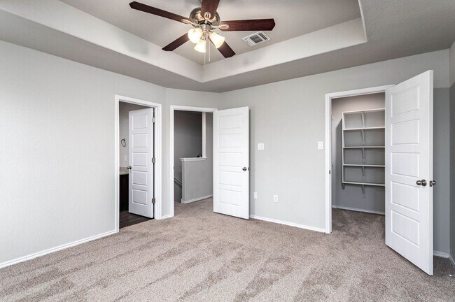 Building Photo - 3 Bedroom, 2.5 Bathroom Duplex in New Brau...