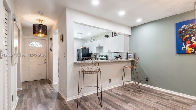 Building Photo - 785 Crystal Lake Dr