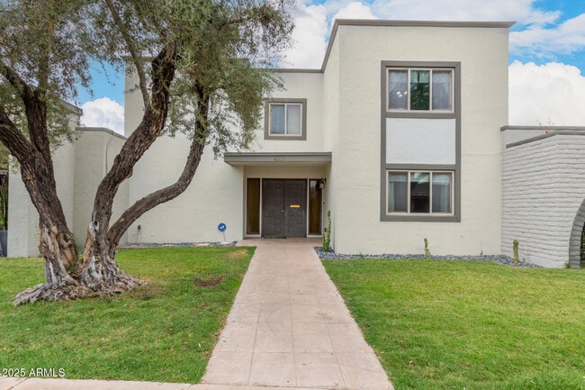 Primary Photo - 8212 E Rovey Ave