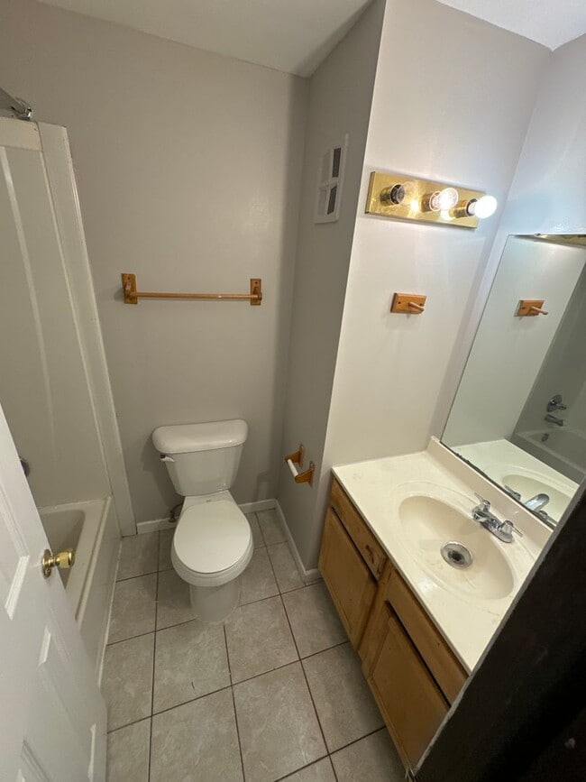 Building Photo - Available January 1st! Spacious 3 Bedroom ...