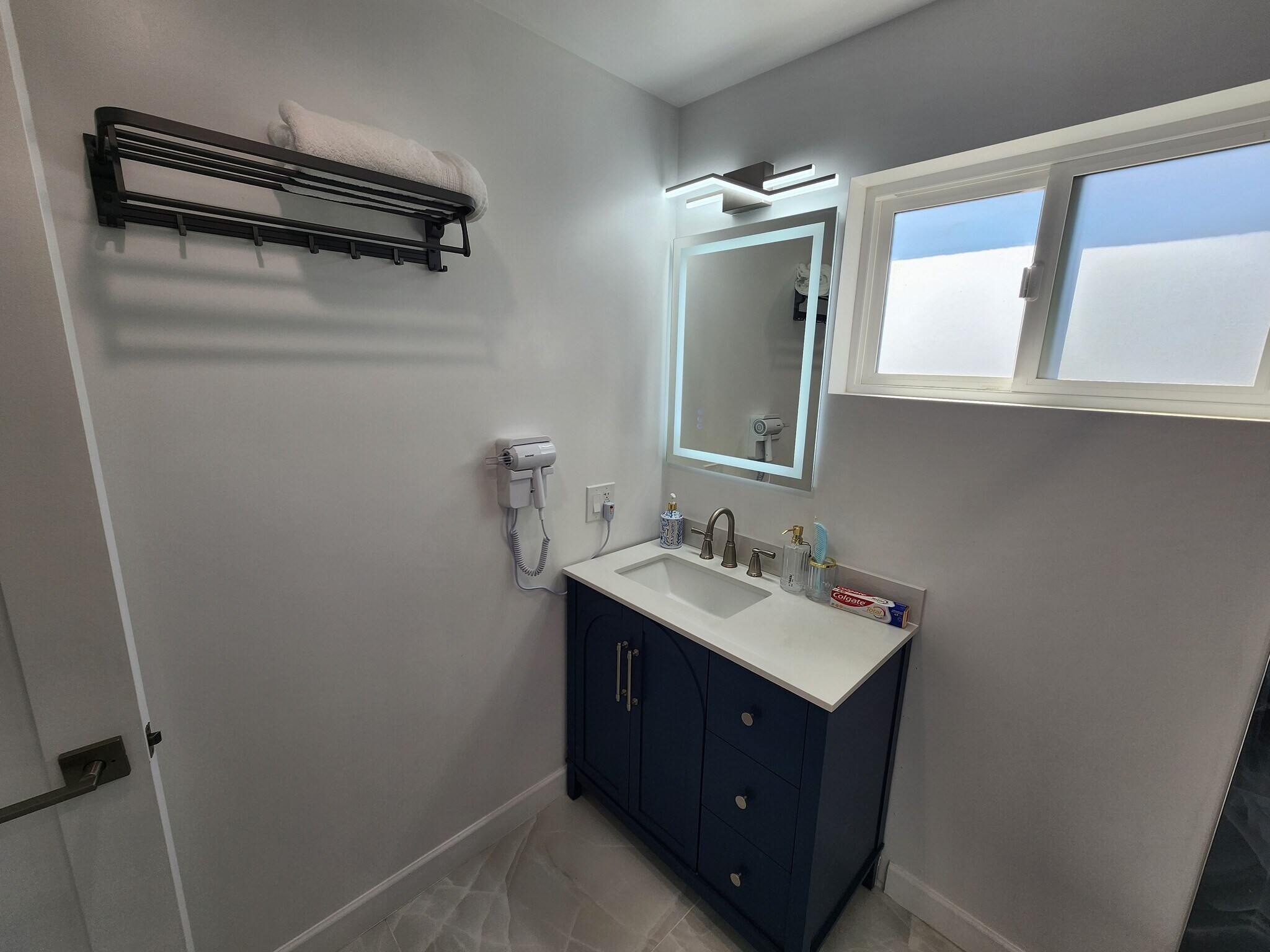 Building Photo - 10742 Gerald Ave