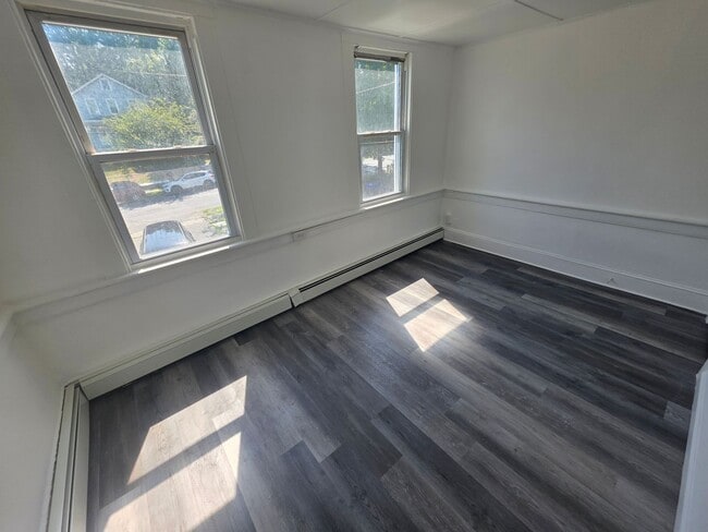 Building Photo - 98 Delafield St
