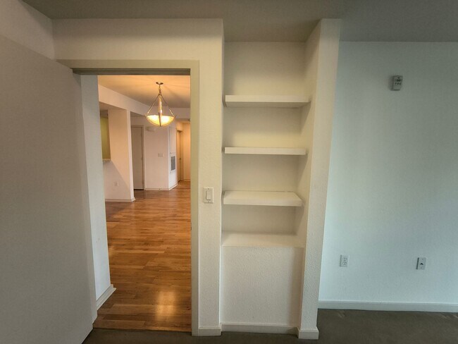 Building Photo - $500 MOVE IN SPECIAL!!! LUXURY 2 BEDROOM CONDO IN DOWNTOWN WALNUT CREEK, CA!