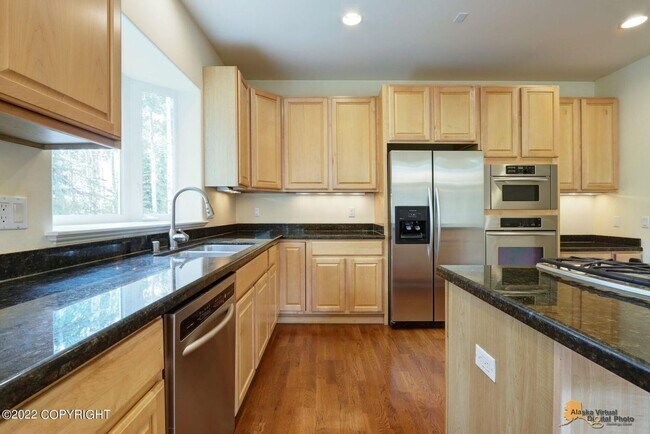 Building Photo - Stunning home conviently located by Eagle ...