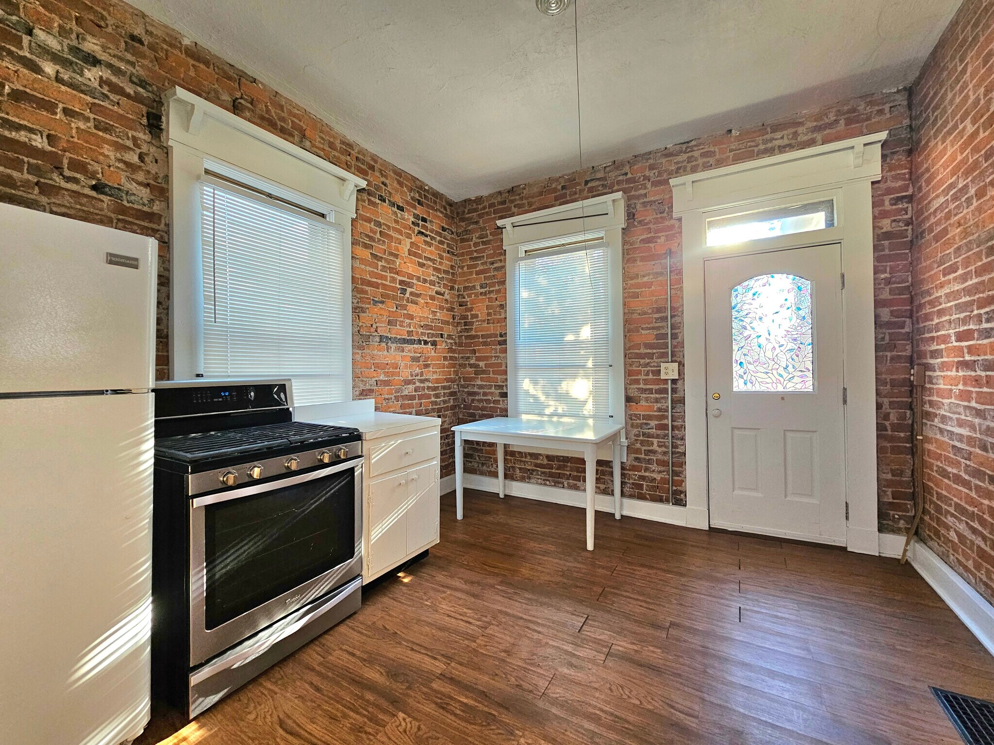 Building Photo - 403 Burns Ave