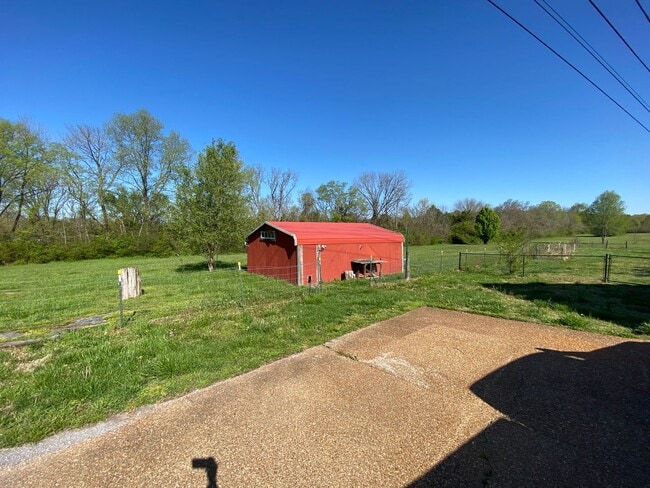 Building Photo - 3 Bed, 2 Bath, 2350sqft, 5.86acres
