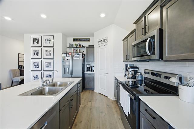 Building Photo - 304 Red Strm Wy