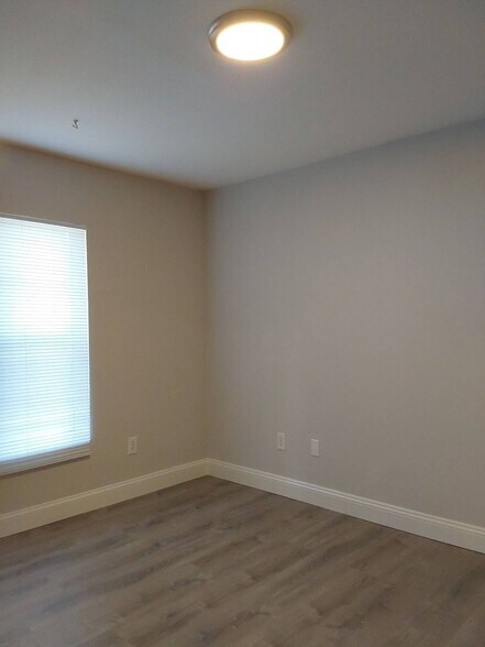 Building Photo - 9 Pony Express Dr