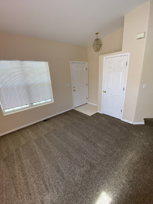 Building Photo - DON'T MISS!! 3BD/2BA Single Family Home in Parker, Water & Mowing Included!!!!